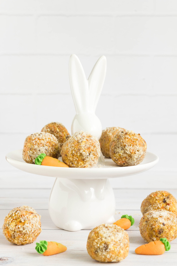 CARROT CAKE ENERGY BALLS