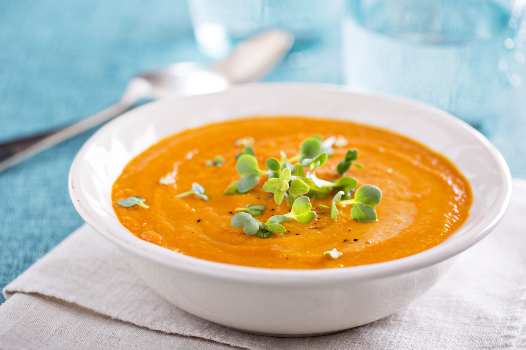 GEROOSTERDE RODE PAPRIKA SOEP