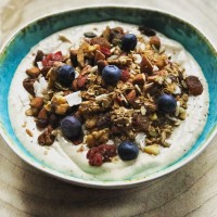 SMOOTHIE BOWL MET HOMEMADE GRANOLA