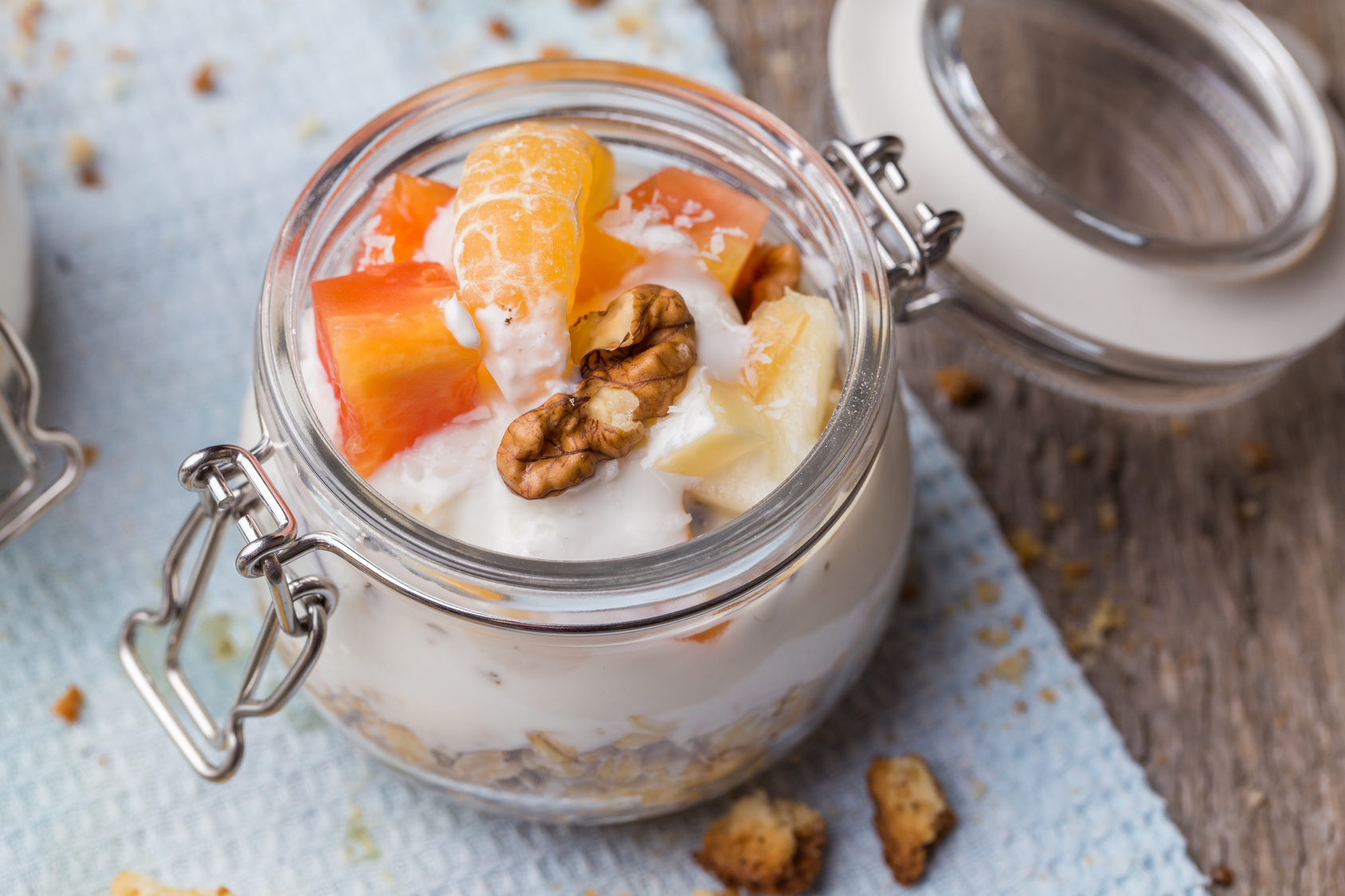 OVERNIGHT OATS MET SINAASAPPEL EN WALNOOT