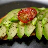 ZOETE AARDAPPEL TOAST MET AVOCADO