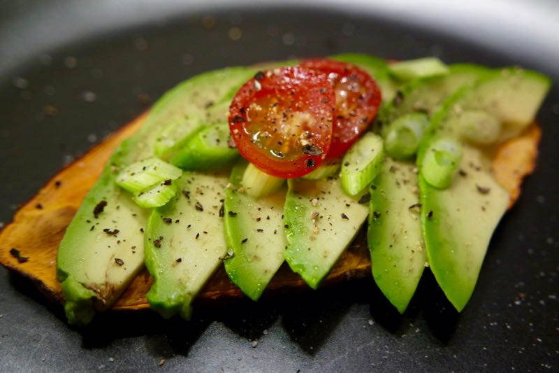 ZOETE AARDAPPEL TOAST MET AVOCADO