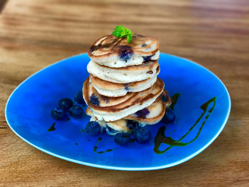 FLUFFY BLUEBERRY PANCAKES