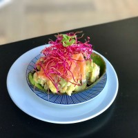 AVOCADO MET GEROOKTE WILDE ZALM